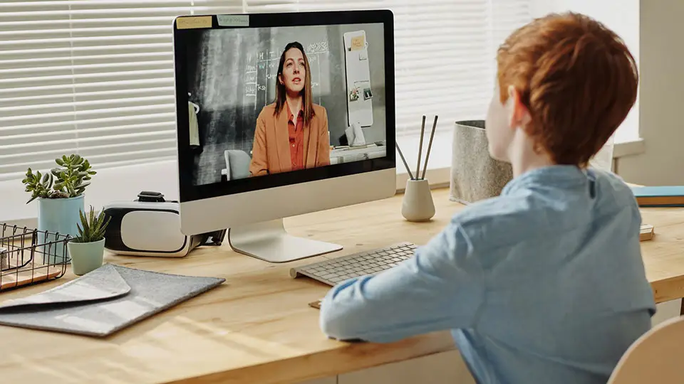 教培機構為何進軍直播教學？